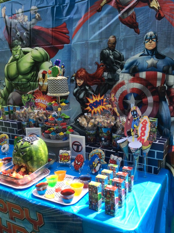Avengers Party Table Decor